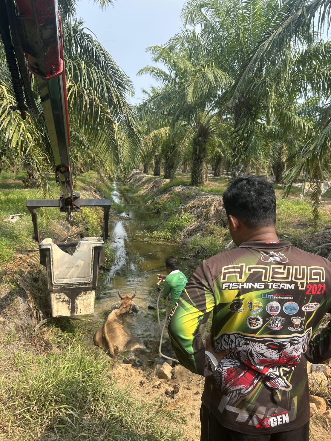 เมื่อวันที่ 21 เมษายน 2569 องค์การบริหารส่วนตำบลกำเนิดนพคุณ ได้รับแจ้งเหตุวัวชาวบ้านตกคลอง นายณรงค์ พลายน้อย นายกองค์การบริหารส่วนตำบลกำเนิดนพคุณ มองหมายให้ งานป้องกันและบรรเทาสาธารณภัย พร้อมด้วยกองช่าง เข้าช่วยเหลือชาวบ้าน หมู่ที่ 3 บ้านปอแดง