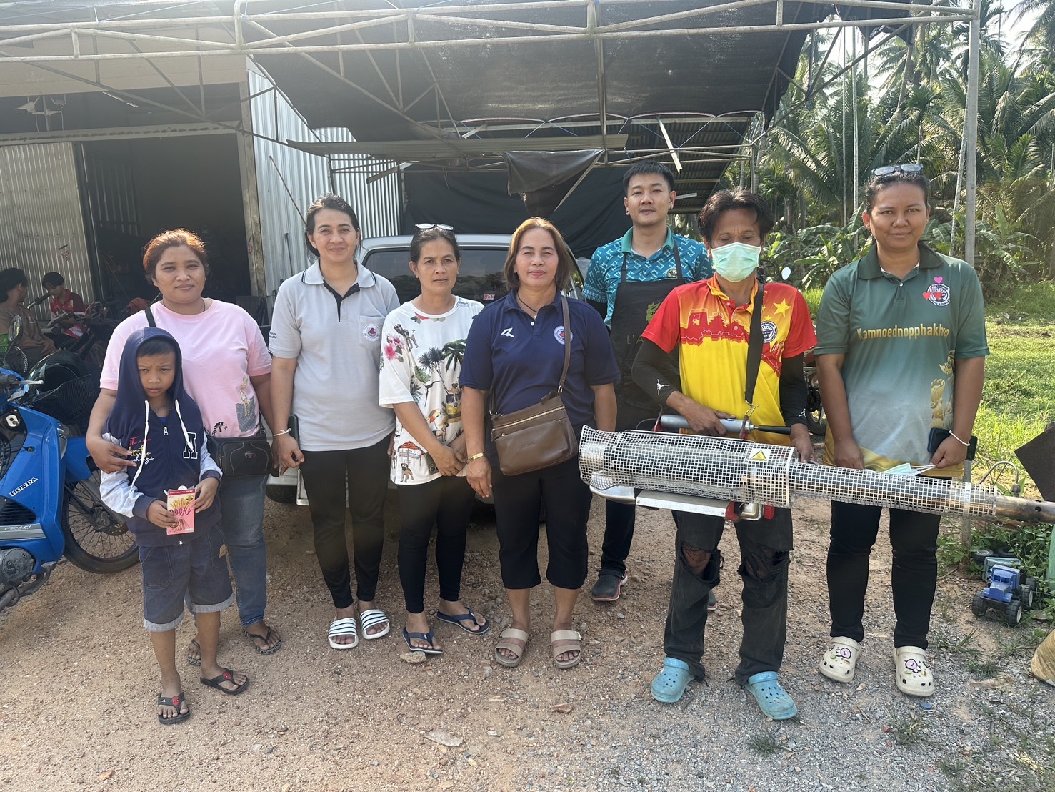 วันที่ 14 กุมภาพันธ์ 2567 องค์การบริหารส่วนตำบลกำเนิดนพคุณ โดยกองสาธารณสุขและสิ่งแวดล้อม ได้ดำเนินการพ่นหมอกควัน หมู่ที่ 7 บ้านดอนสง่า และ โรงเรียนบ้านดอนสง่า